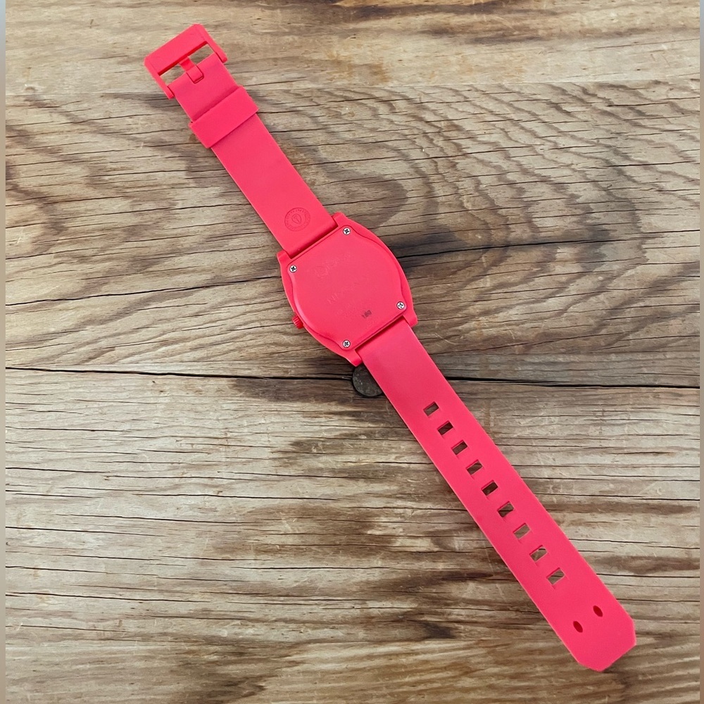 Nixon The Time Teller Disney Mickey Mouse Red Watch Japan Quartz Needs Battery - Picture 7 of 8